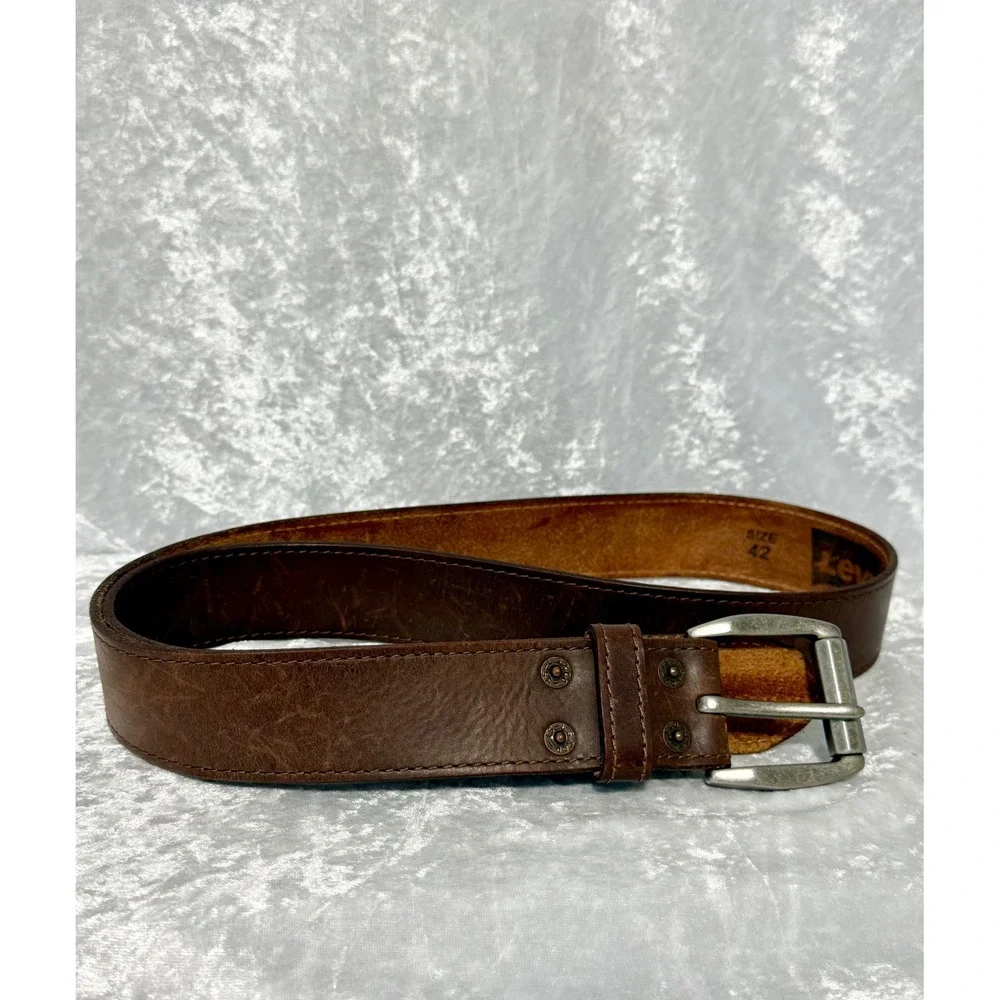 Levis Mens Brown Genuine Leather Belt Size 42/105 Silver Buckle Distressed